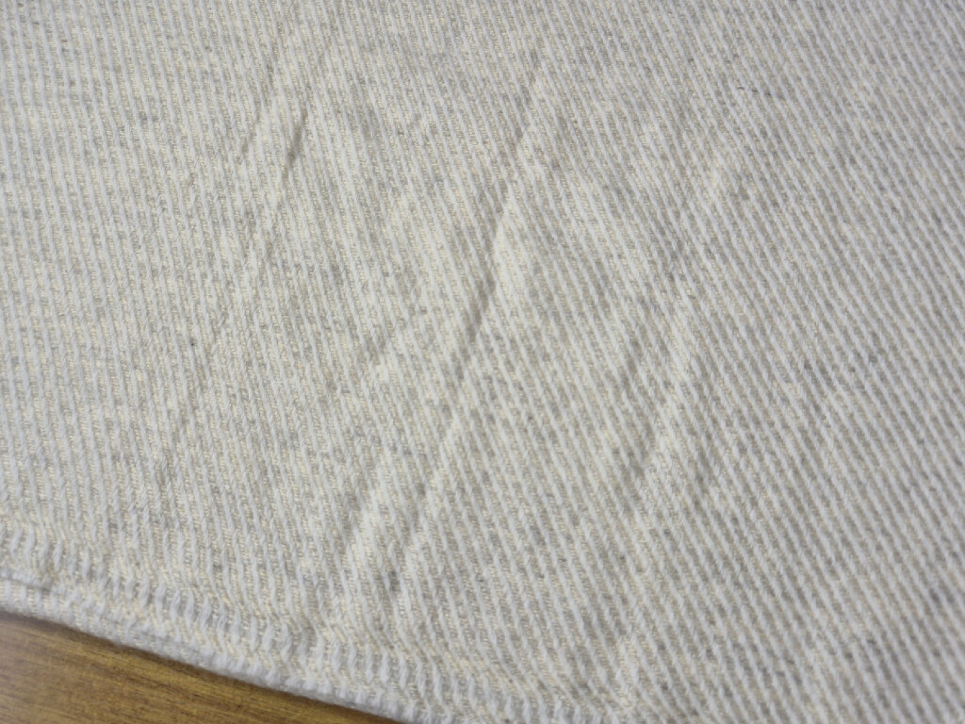 Zart flauschiger Kaschmir-Stola in Creme & Sand | handgefertigt von LWH | 65×204 cm